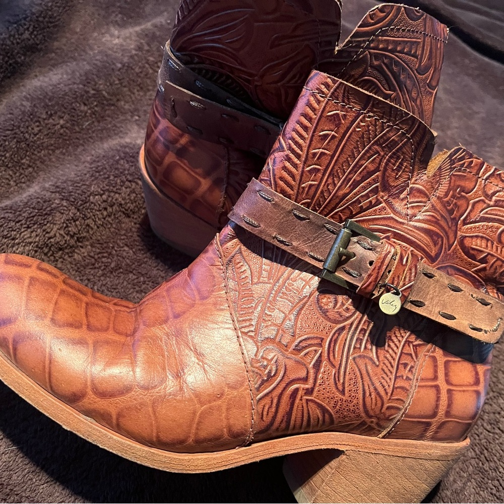 Brown All Leather Vilez Embossed Western Boots. Womans Size 38/8